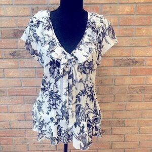 Sunny Leigh Black & White Pleated Short Sleeve V-neck Blouse w/ Bow